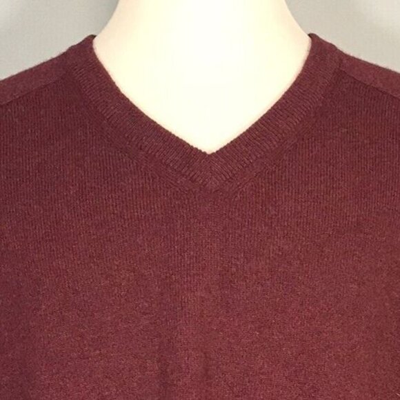 L.L. Bean Mens Solid Burgundy V-Neck Sweater XL Extra Large 100% Lambswool - Picture 5 of 8